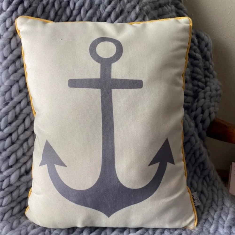 Throw pillow